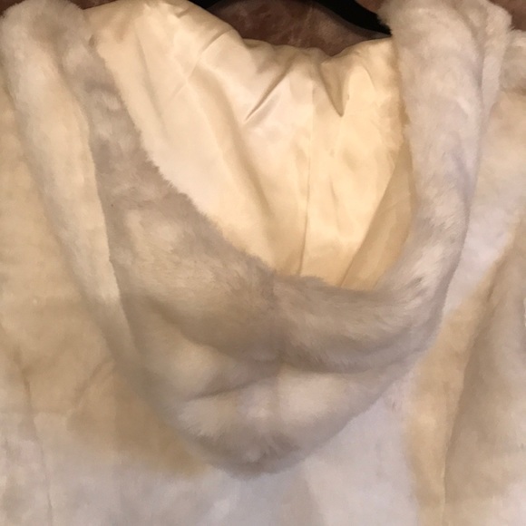 EXPRESS FAUX FUR ZIPPER VEST - Picture 3 of 4